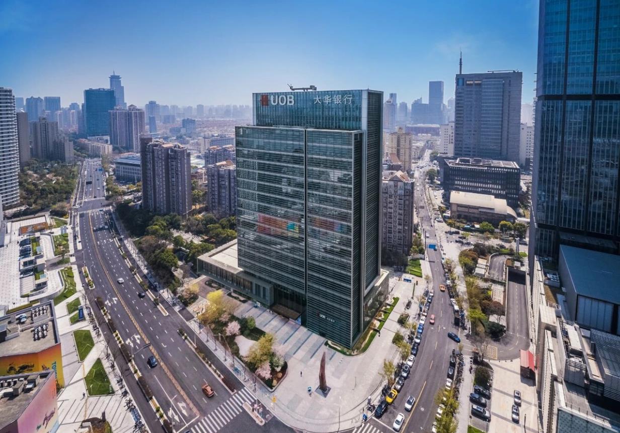 大华银行大厦画廊式大堂实景